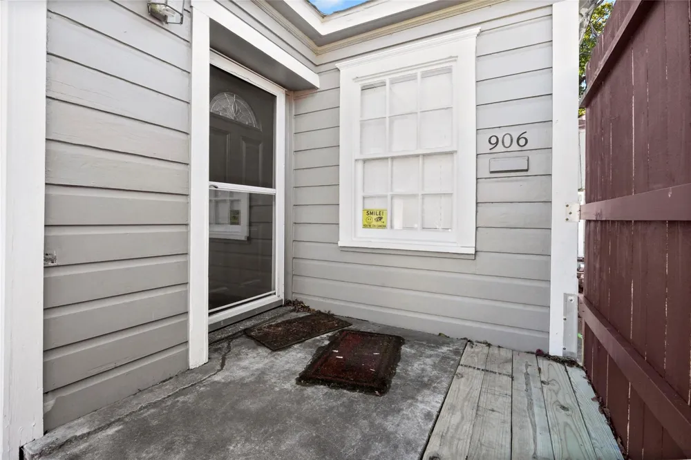 906 Gale Street Houston, TX 77009