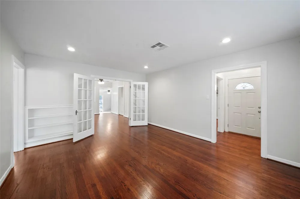 906 Gale Street Houston, TX 77009
