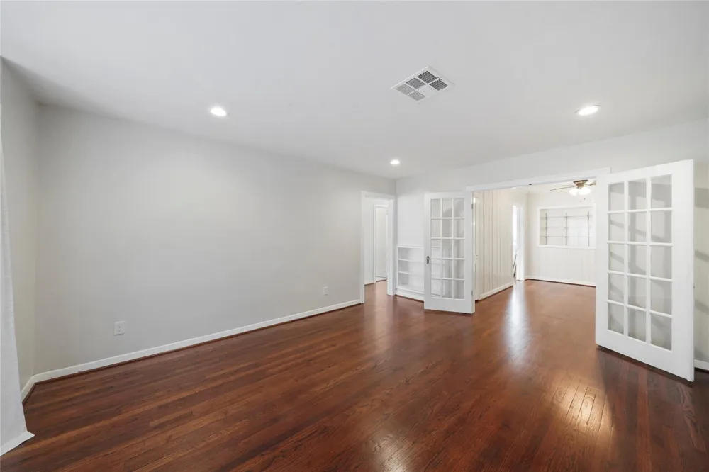 906 Gale Street Houston, TX 77009