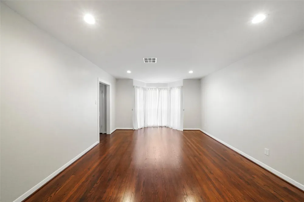 906 Gale Street Houston, TX 77009