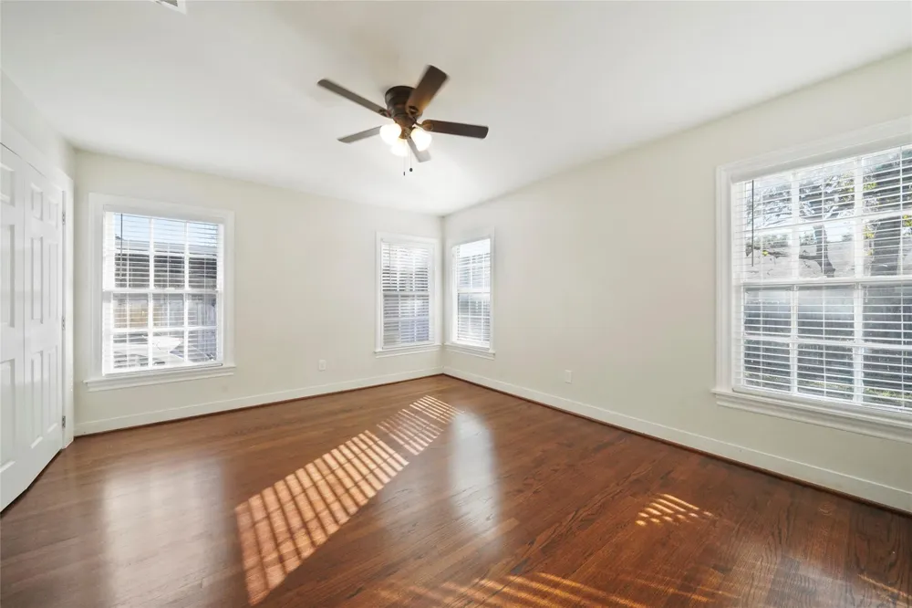 906 Gale Street Houston, TX 77009