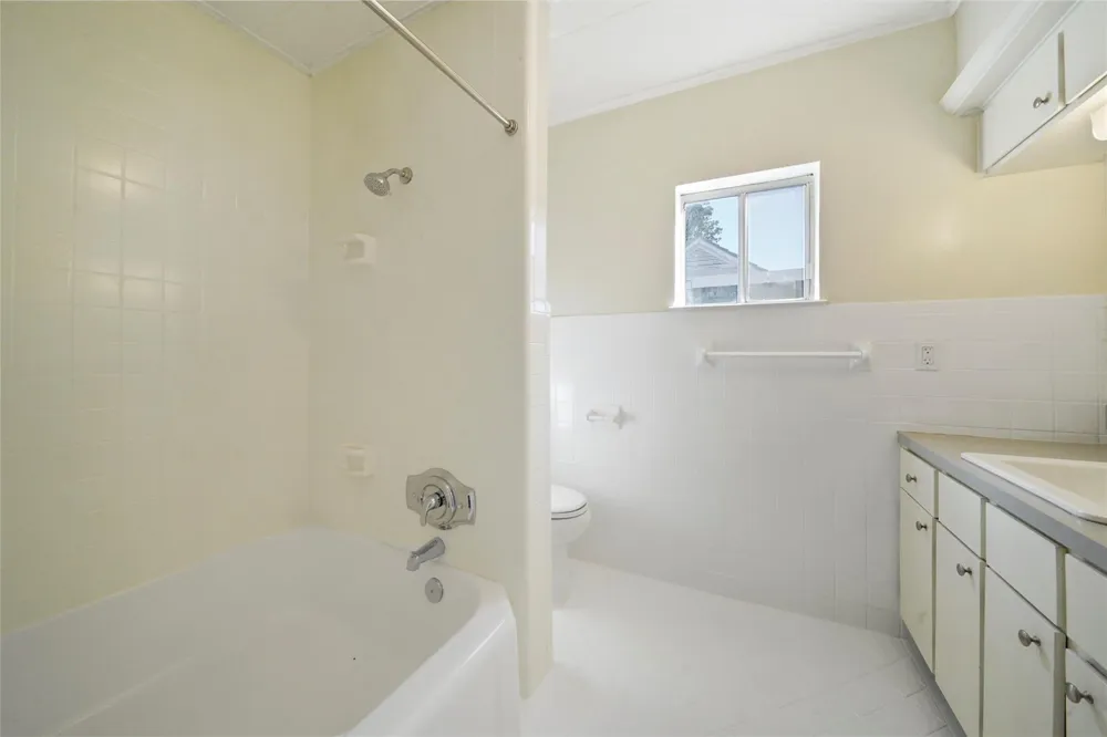906 Gale Street Houston, TX 77009