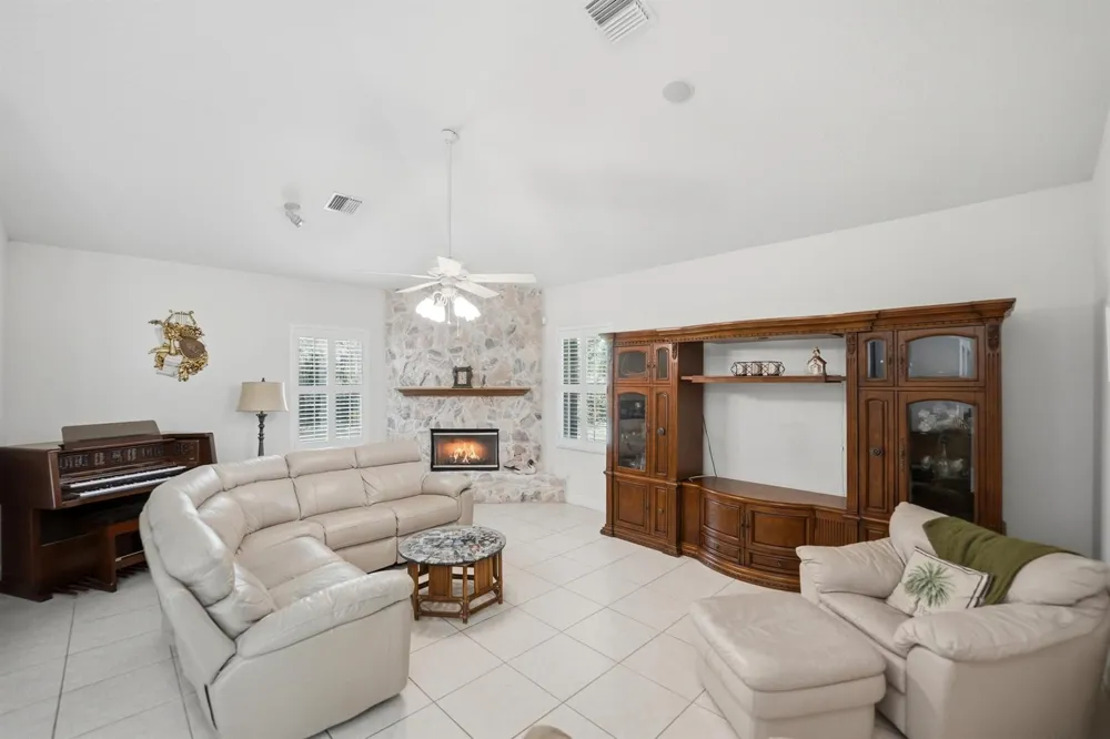 2305 Winding Creek Lane Fort Pierce, FL 34981