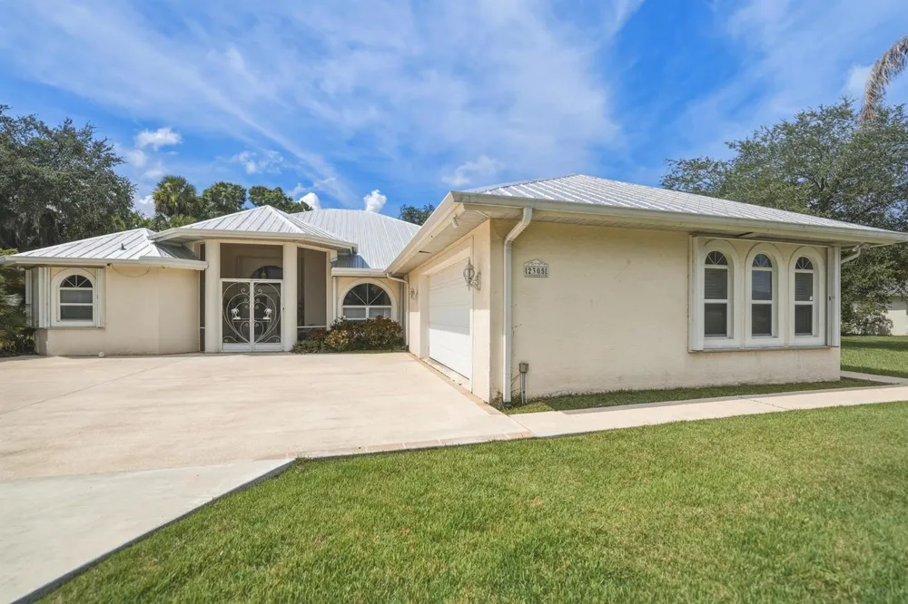 2305 Winding Creek Lane Fort Pierce, FL 34981
