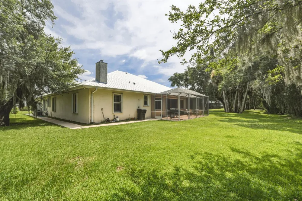 2305 Winding Creek Lane Fort Pierce, FL 34981