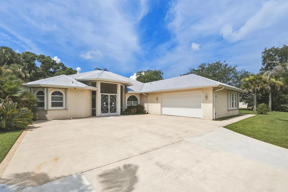 2305 Winding Creek Lane Fort Pierce, FL 34981
