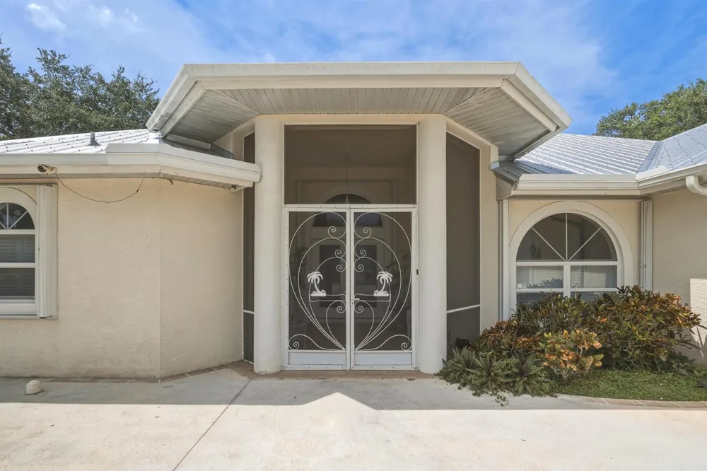 2305 Winding Creek Lane Fort Pierce, FL 34981