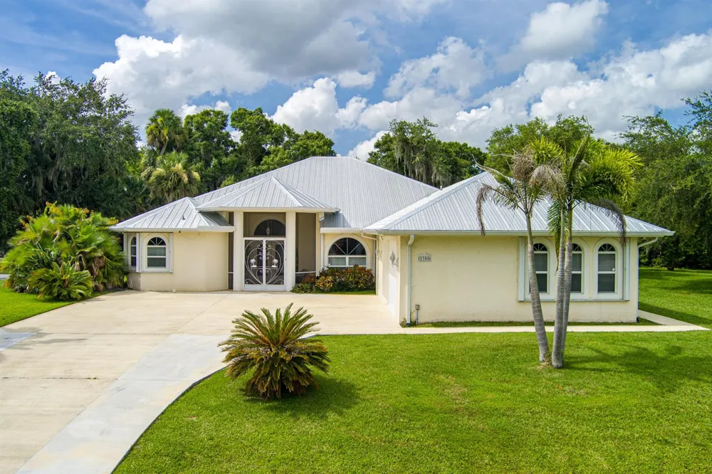 2305 Winding Creek Lane Fort Pierce, FL 34981