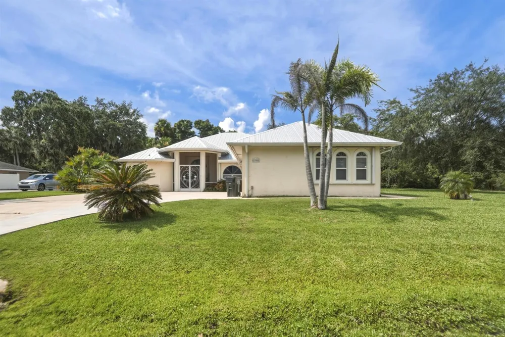 2305 Winding Creek Lane Fort Pierce, FL 34981
