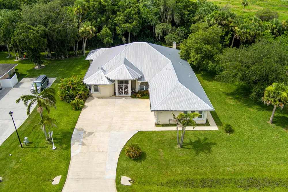 2305 Winding Creek Lane Fort Pierce, FL 34981