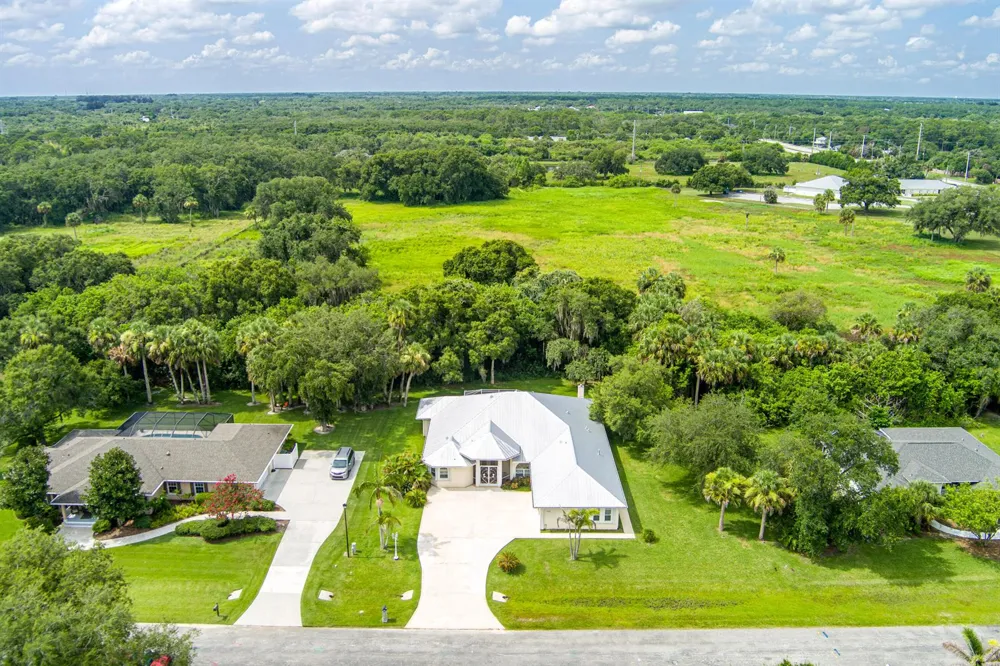2305 Winding Creek Lane Fort Pierce, FL 34981