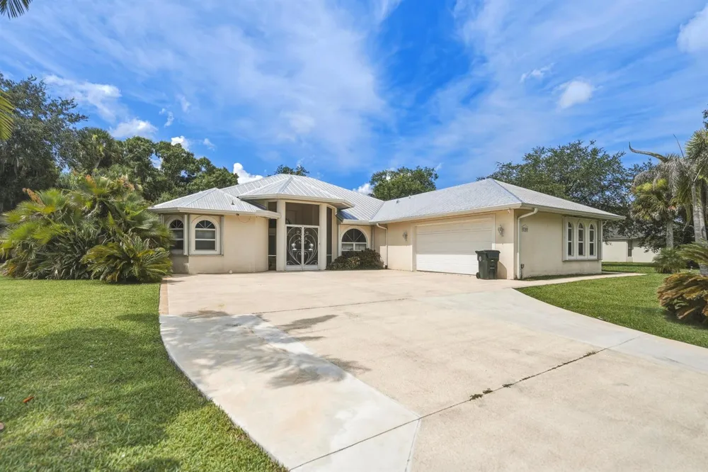 2305 Winding Creek Lane Fort Pierce, FL 34981