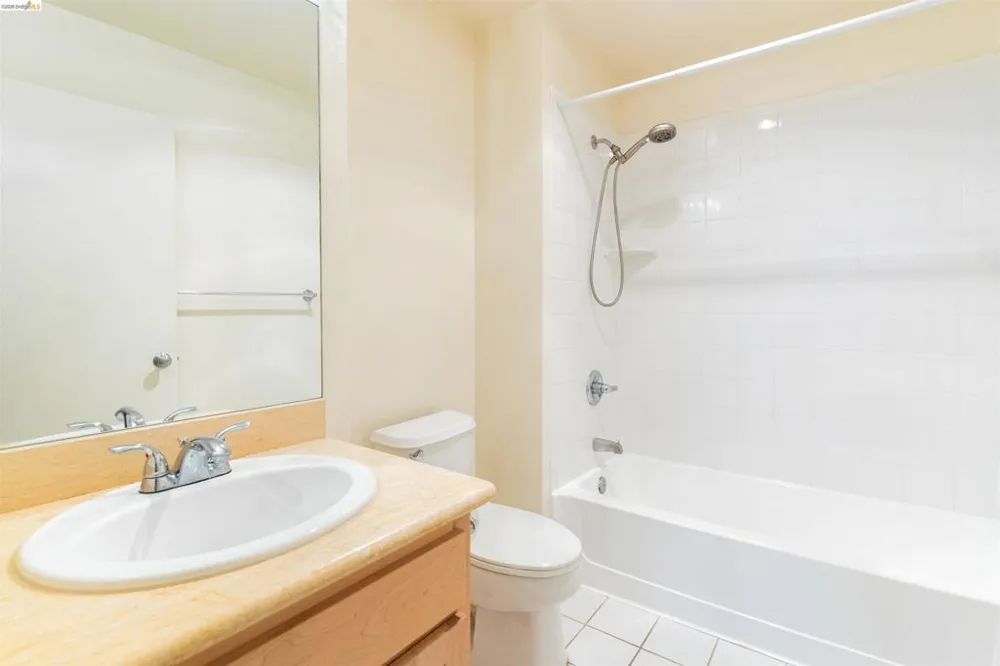 211 Bayside Ct Richmond, CA 94804