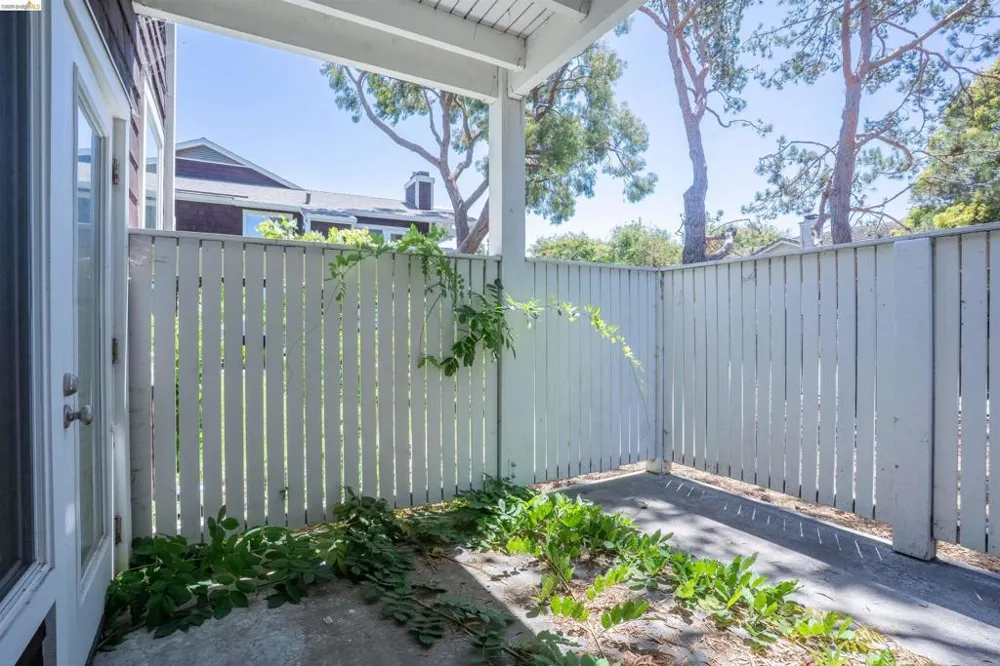 211 Bayside Ct Richmond, CA 94804