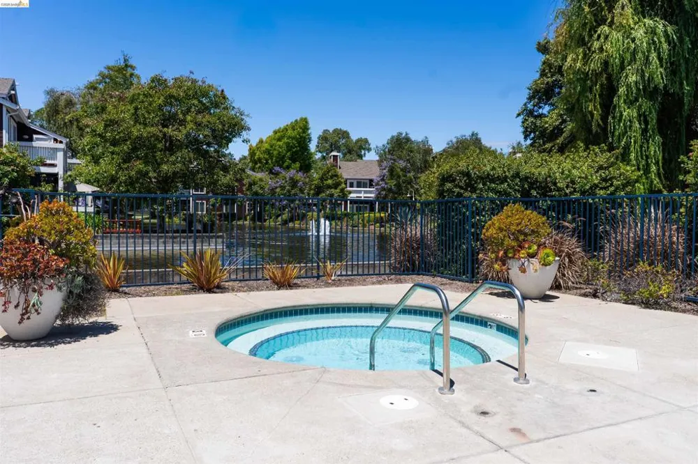211 Bayside Ct Richmond, CA 94804
