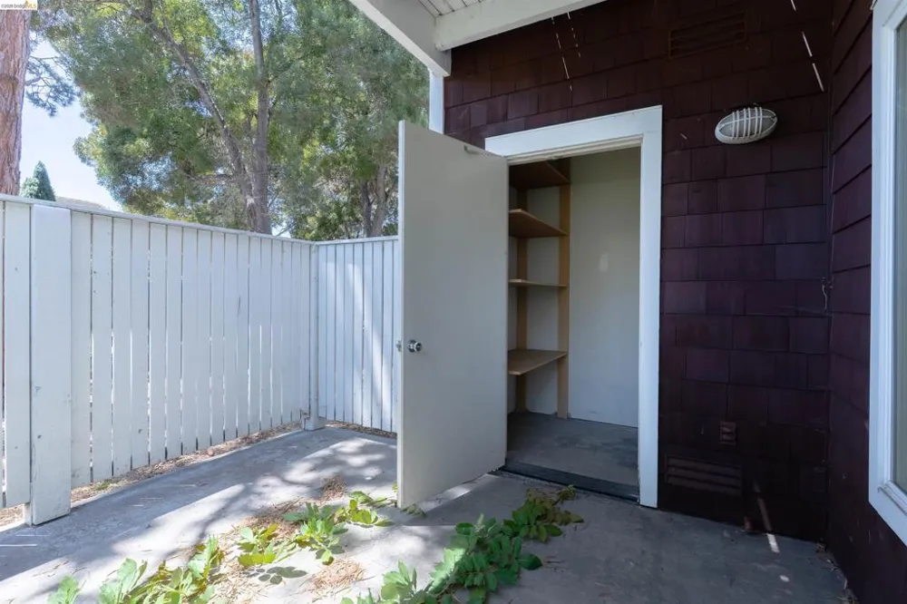 211 Bayside Ct Richmond, CA 94804