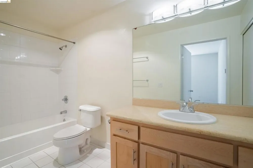 211 Bayside Ct Richmond, CA 94804