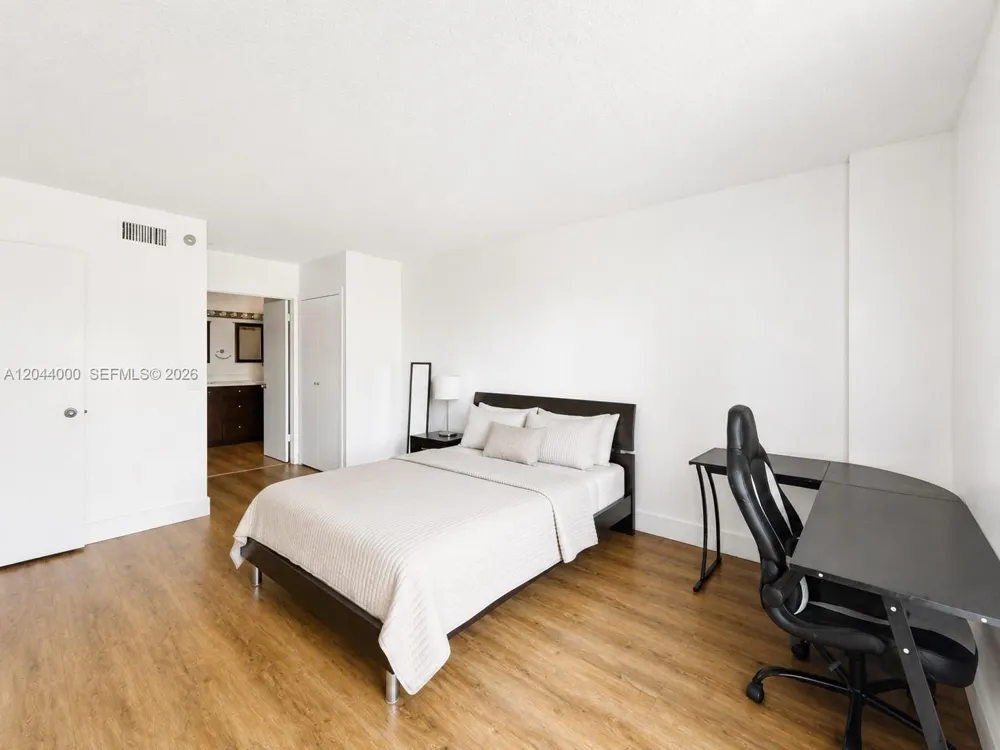 3300 NE 191st St #211 Aventura, FL 33180
