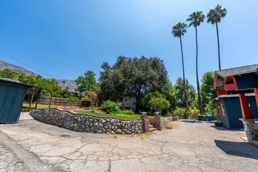 89 E Alegria Sierra Madre, CA 91024