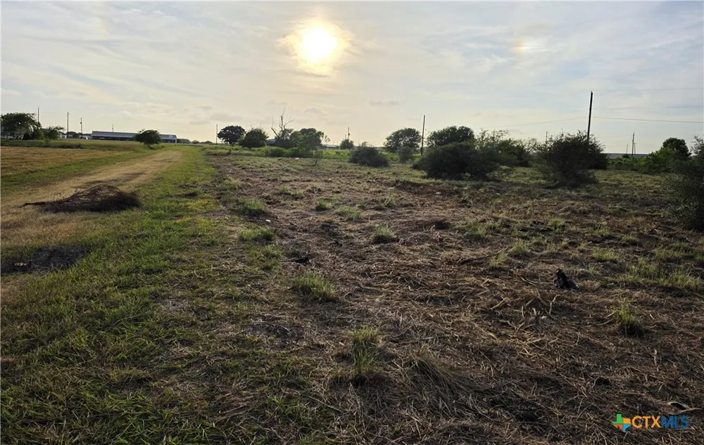 702 W DENVER AVENUE Seadrift, TX 77983