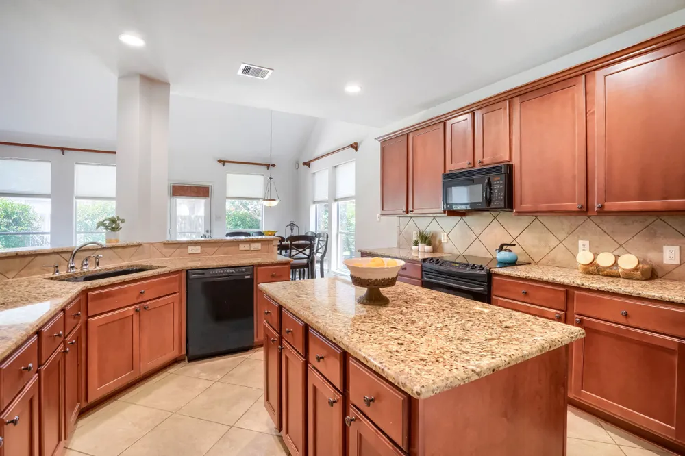 2985 Prairie Bluff Seguin, TX 78155