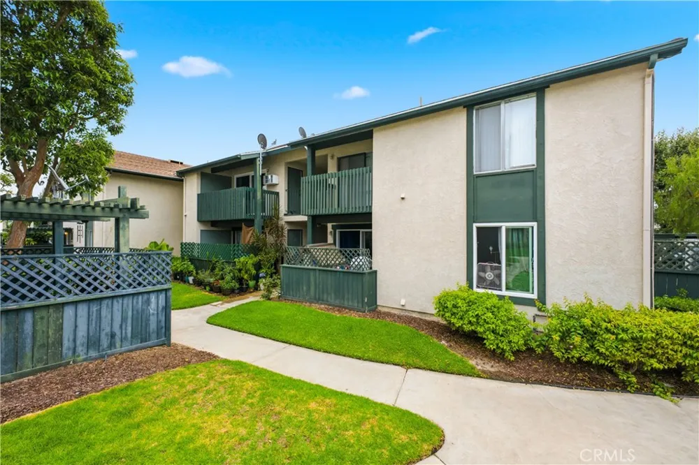 23292 Orange Avenue #6 Lake Forest, CA 92630