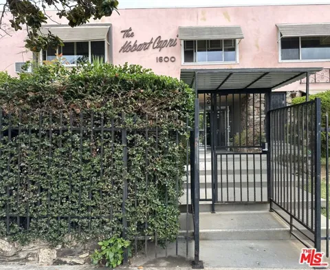 1600 Hobart Boulevard #16