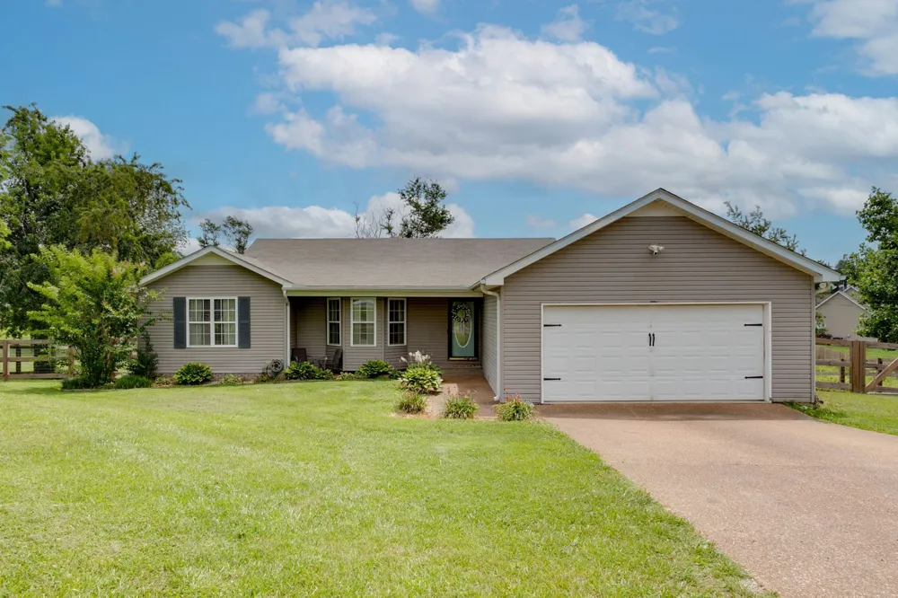 6003 Hill Cir Bon Aqua, TN 37025