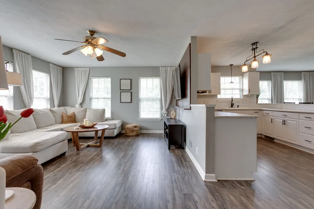 6003 Hill Cir Bon Aqua, TN 37025