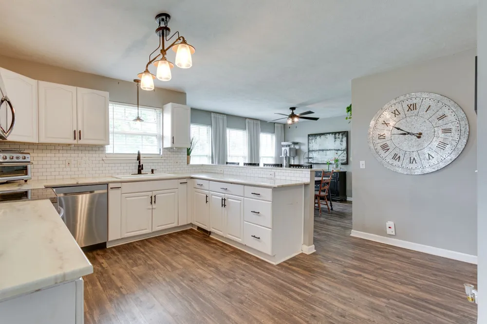 6003 Hill Cir Bon Aqua, TN 37025