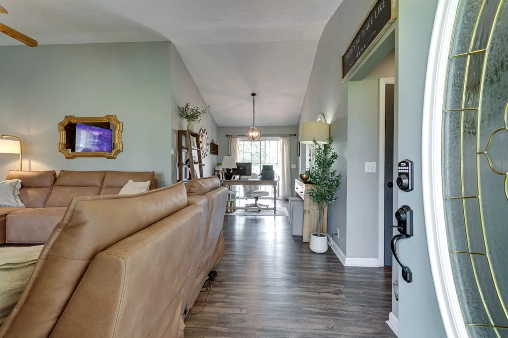 6003 Hill Cir Bon Aqua, TN 37025