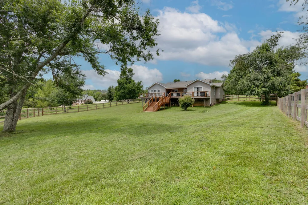 6003 Hill Cir Bon Aqua, TN 37025