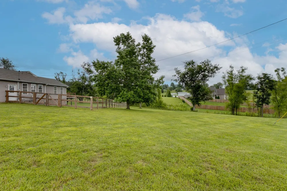 6003 Hill Cir Bon Aqua, TN 37025