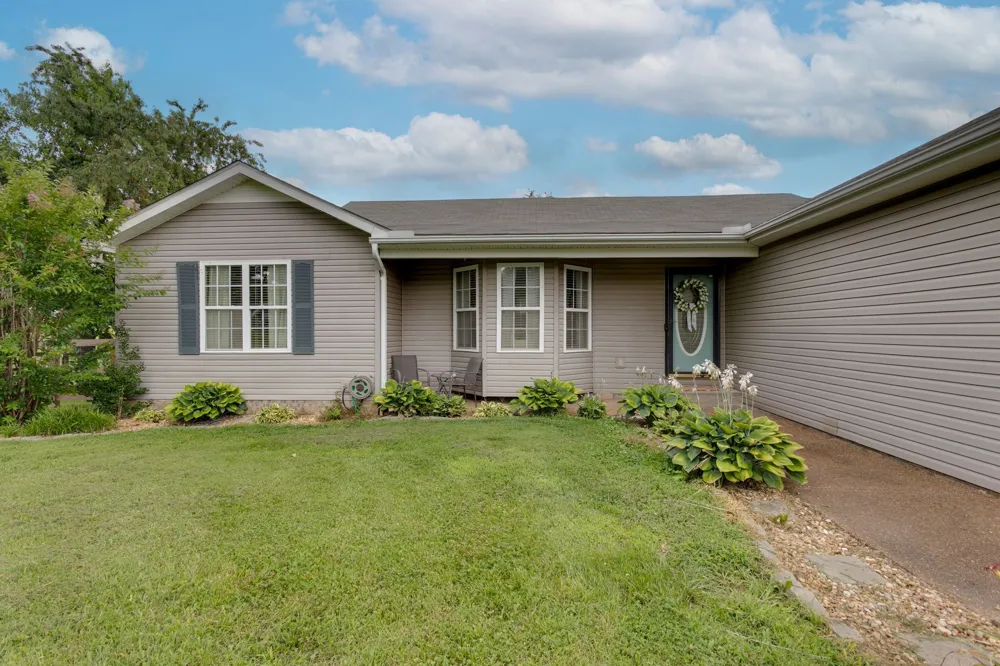 6003 Hill Cir Bon Aqua, TN 37025