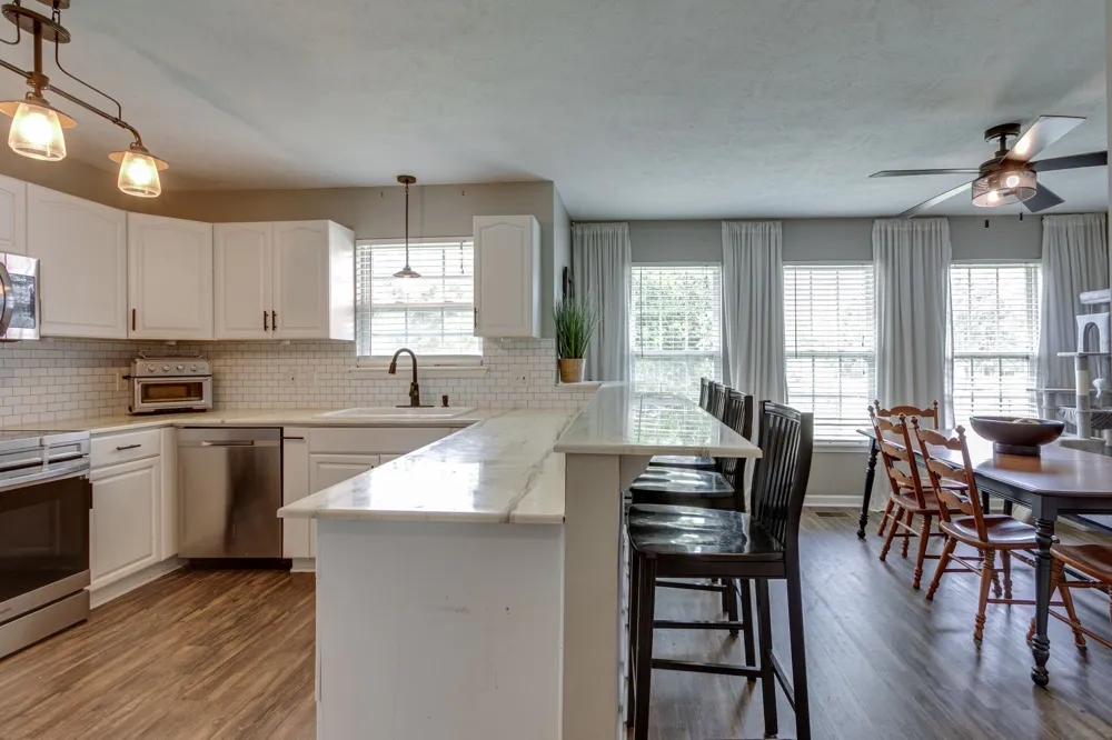6003 Hill Cir Bon Aqua, TN 37025