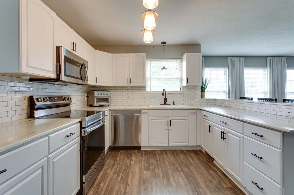 6003 Hill Cir Bon Aqua, TN 37025