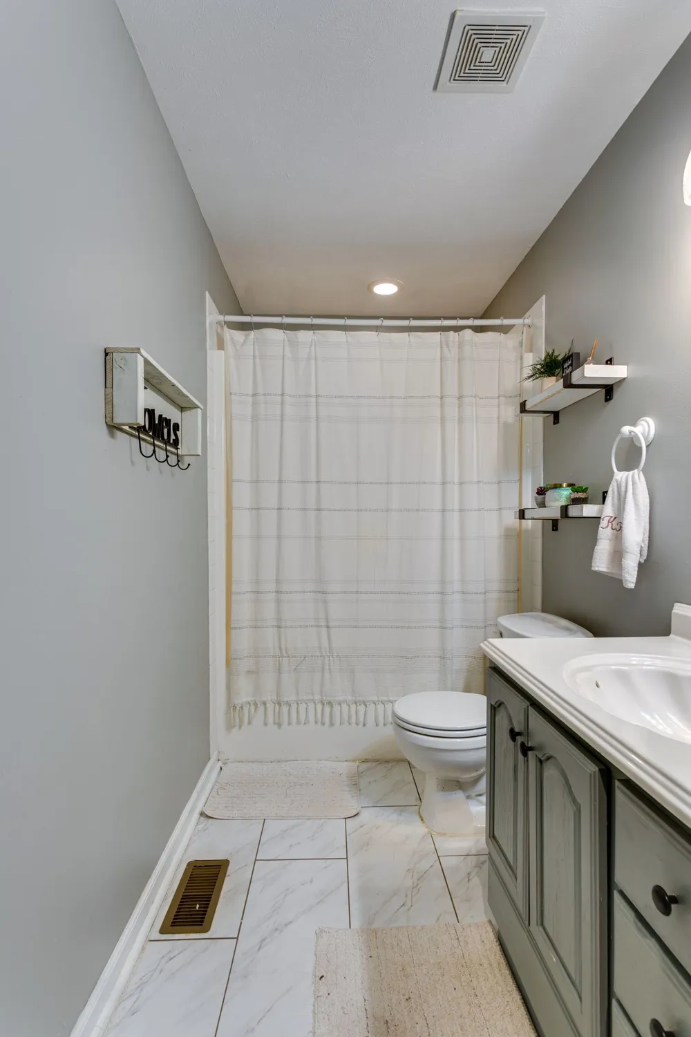 6003 Hill Cir Bon Aqua, TN 37025