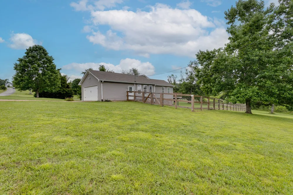 6003 Hill Cir Bon Aqua, TN 37025