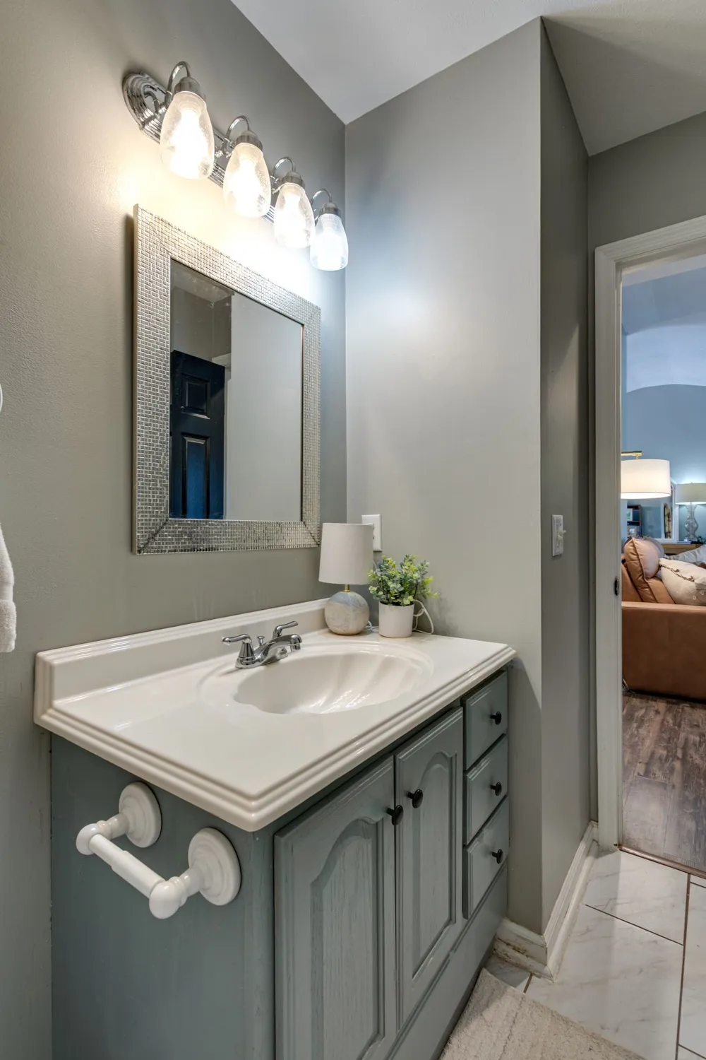 6003 Hill Cir Bon Aqua, TN 37025