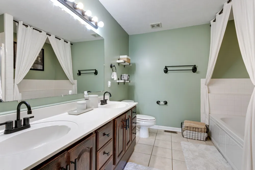 6003 Hill Cir Bon Aqua, TN 37025