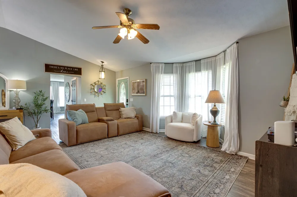 6003 Hill Cir Bon Aqua, TN 37025