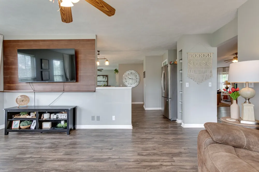 6003 Hill Cir Bon Aqua, TN 37025
