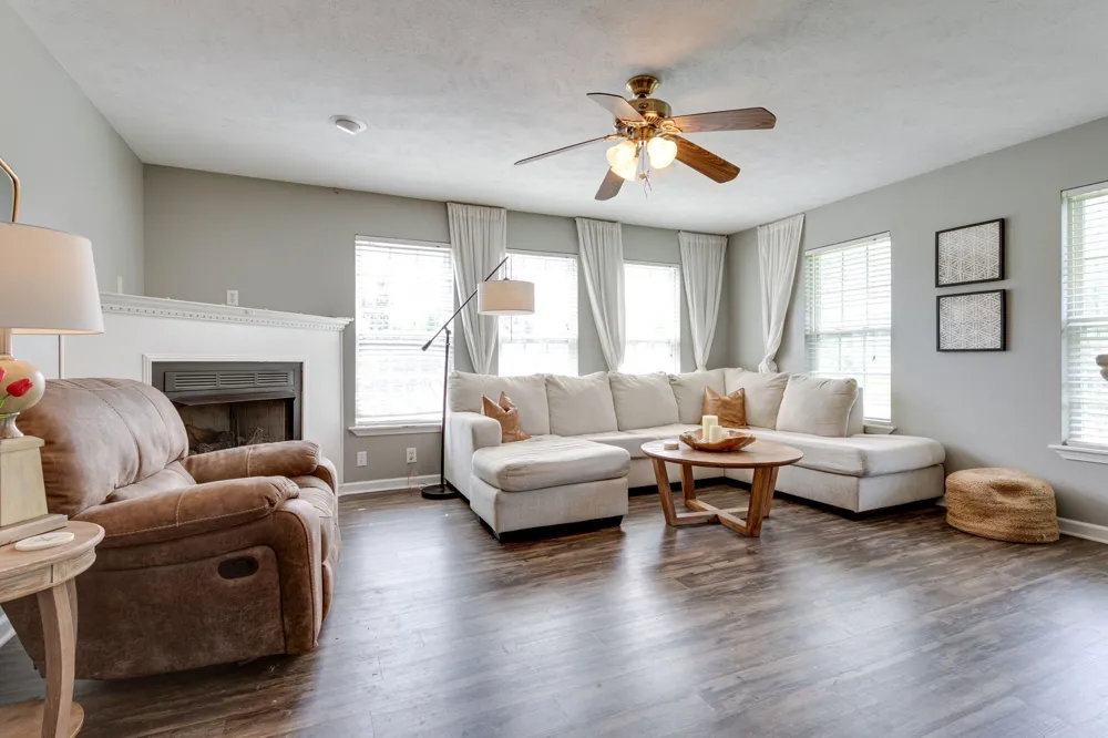6003 Hill Cir Bon Aqua, TN 37025