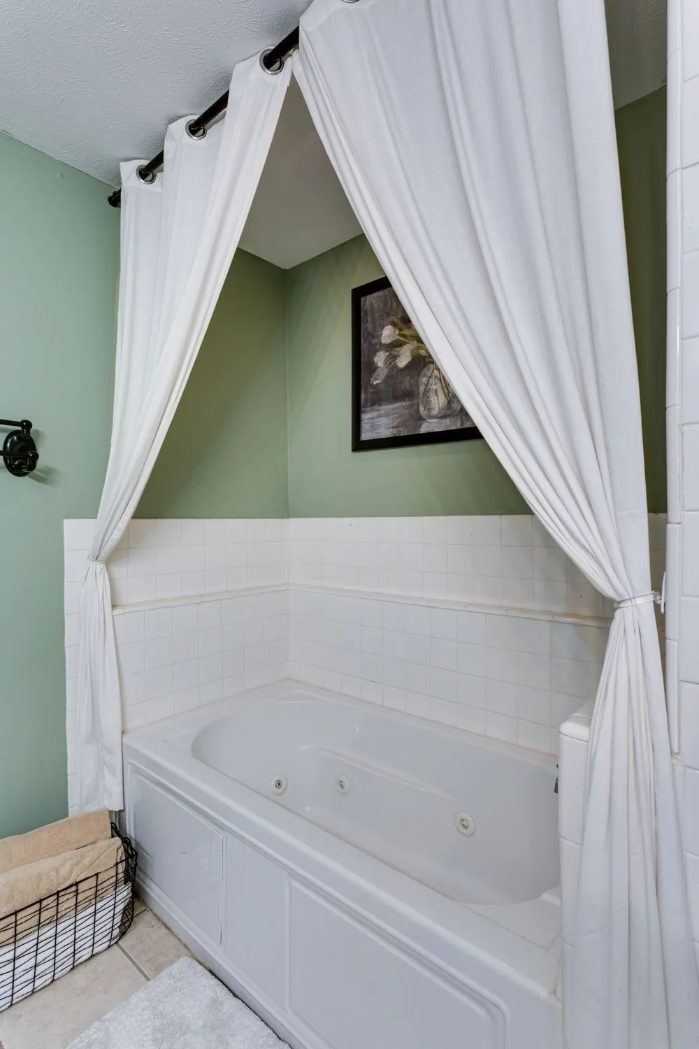 6003 Hill Cir Bon Aqua, TN 37025