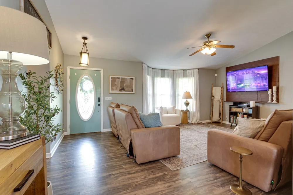 6003 Hill Cir Bon Aqua, TN 37025