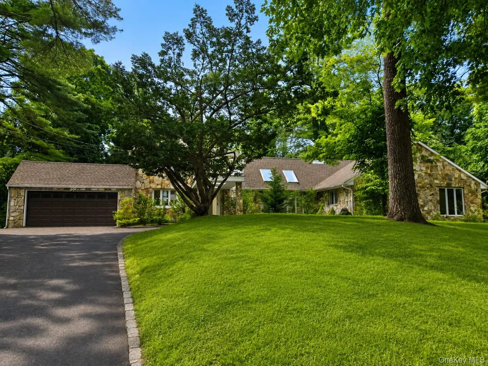 32 Valley Road Old Westbury, NY 11568