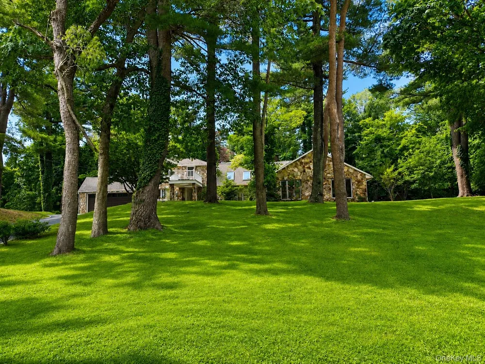 32 Valley Road Old Westbury, NY 11568
