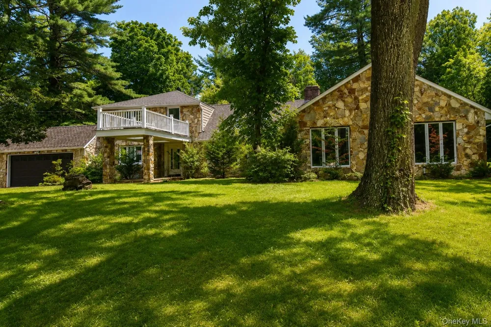 32 Valley Road Old Westbury, NY 11568
