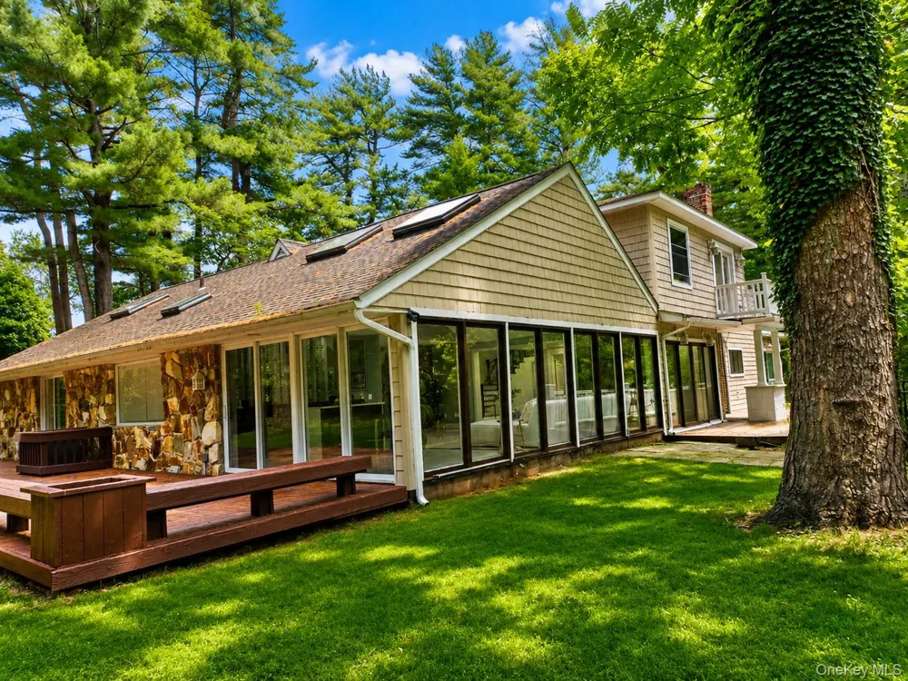 32 Valley Road Old Westbury, NY 11568