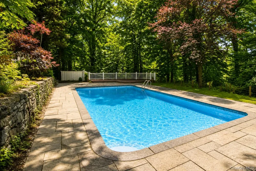 32 Valley Road Old Westbury, NY 11568